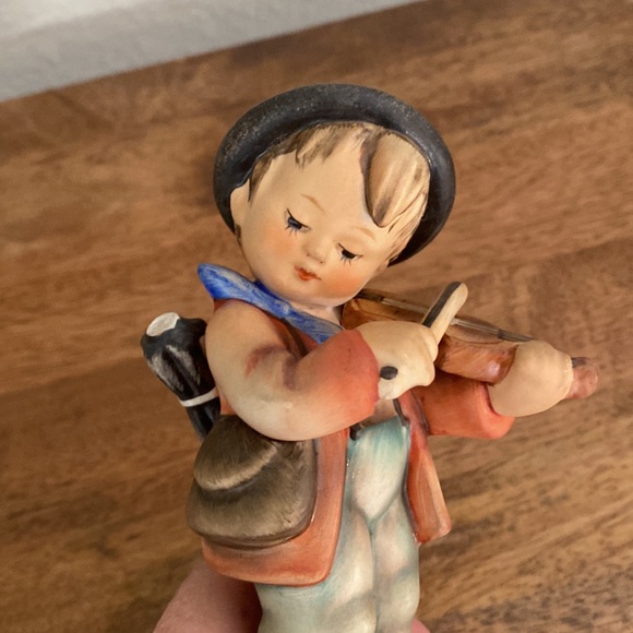 Hummel Little Fiddler - Picture 2 of 5